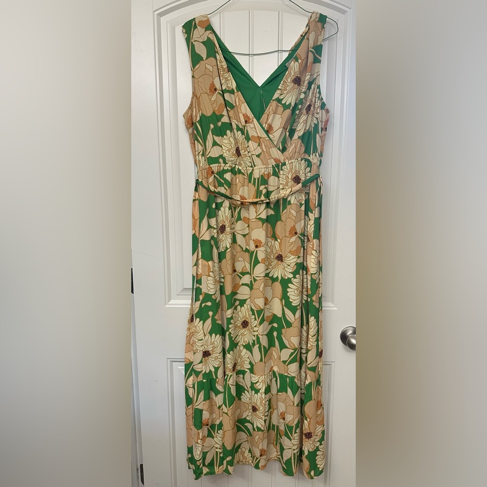 Elegant Green and Tan V-neck Maxi Sundress for Weddings